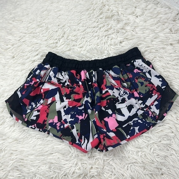 Lululemon Hotty Hot Short Pop Cut Boom Juice Multi / Black - Picture 5 of 5